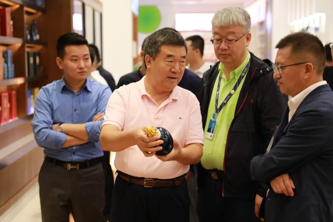 汾酒会见团一行到访尊龙官方平台，探索清香型白酒生长新风向